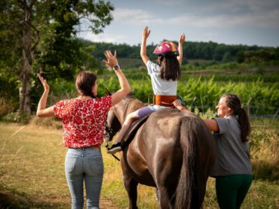 Rééducation pédiatrique à cheval : apport de l’hippothérapie